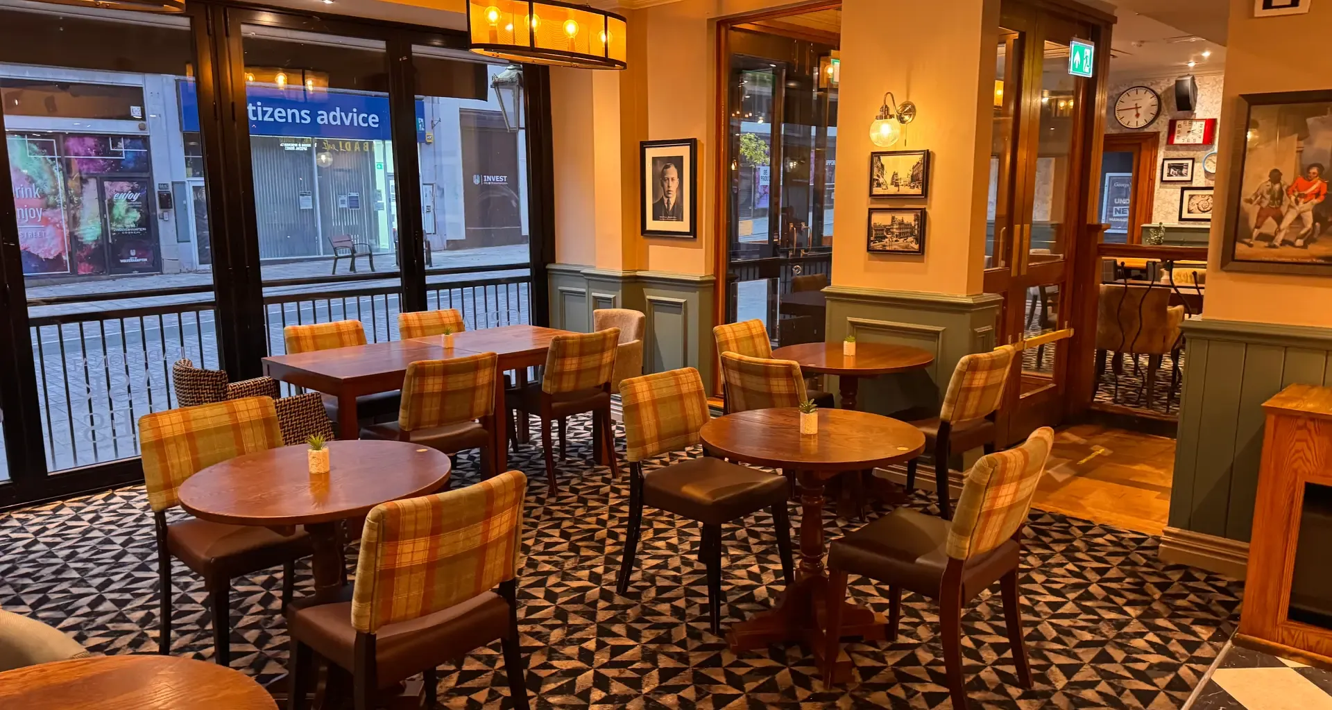 The George Wallis in 11-15 Victoria Street, Wolverhampton, WV1 3NP